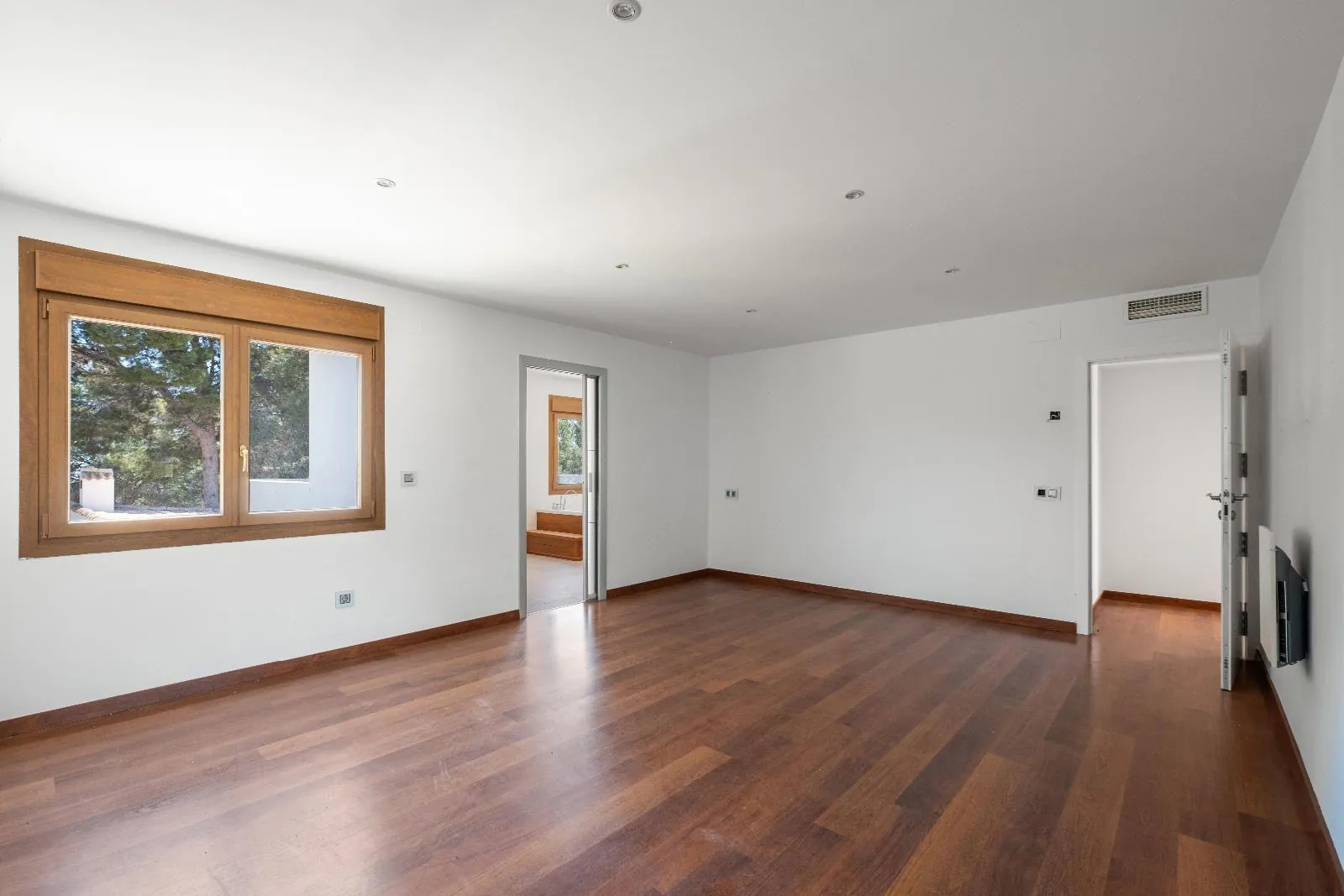 A villa designed for enjoyment: spaciousness, comfort, and privacy