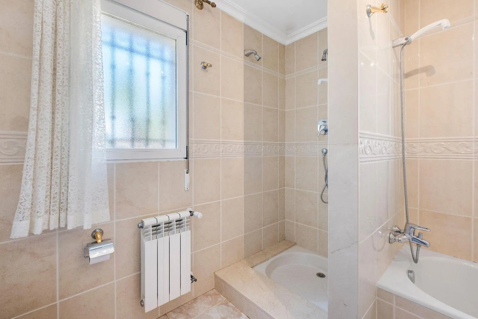 1311 - Elegant Mediterranean Villa with Large Plot and Panoramic Sea Views