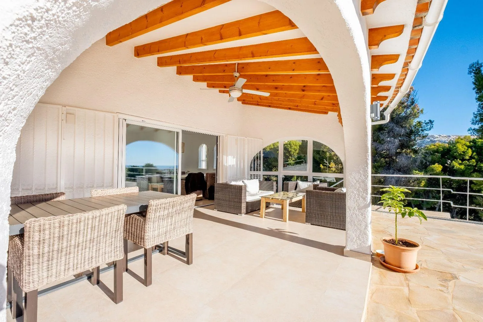 Mediterranean style villa in the privileged area of the Club de Golf.