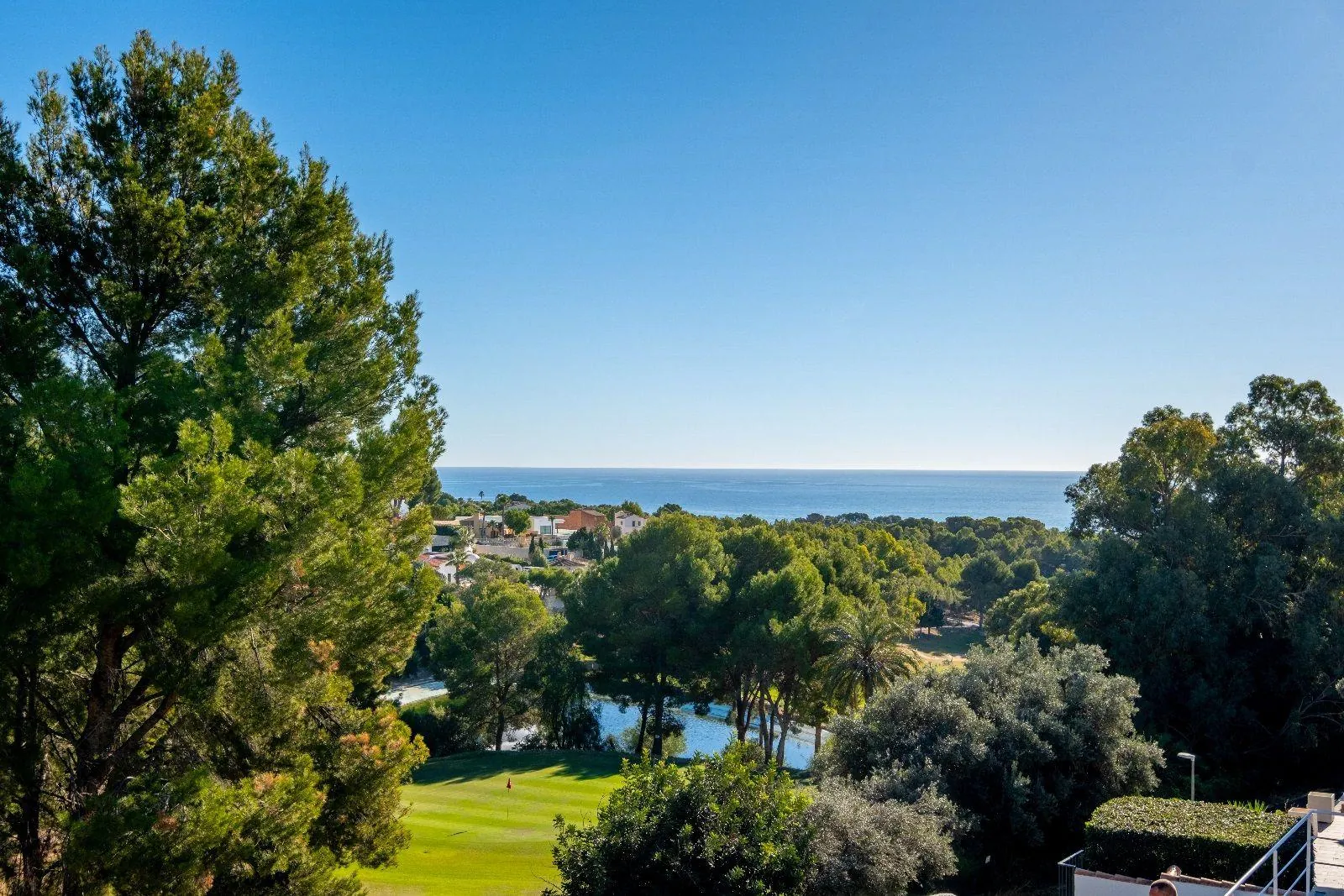 Mediterranean style villa in the privileged area of the Club de Golf.