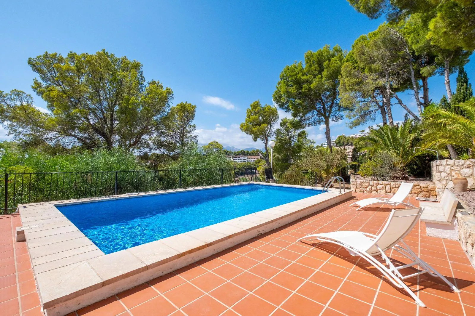Elegant Mediterranean situated on the island of the golf course