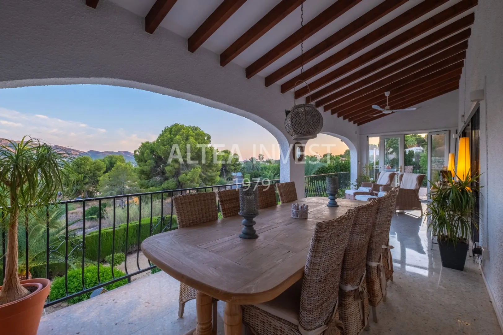 Exclusive Mediterranean-Style Chalet in El Planet