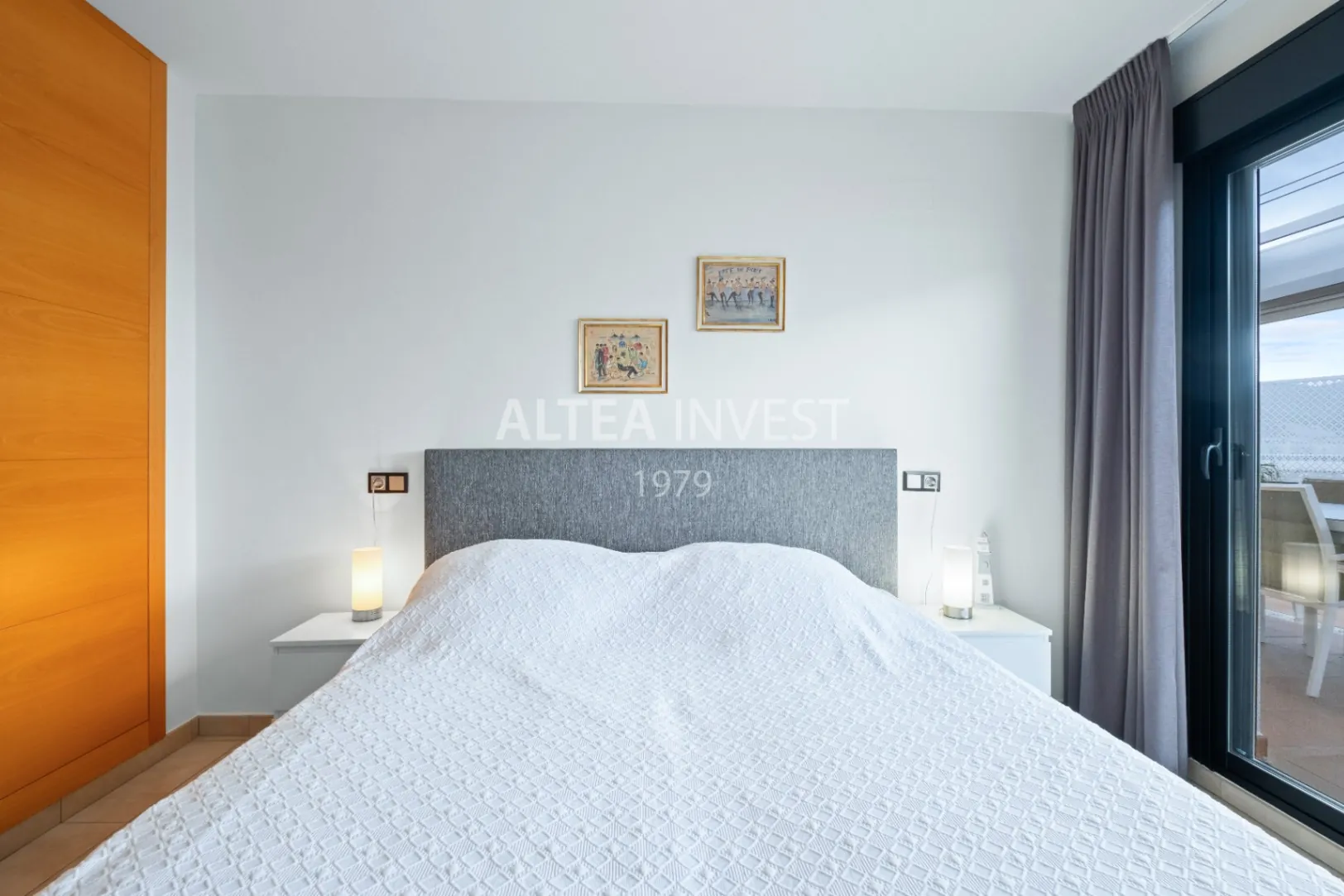 Penthouse with a large private terrace in Albir: comfort, light, and panoramic views.