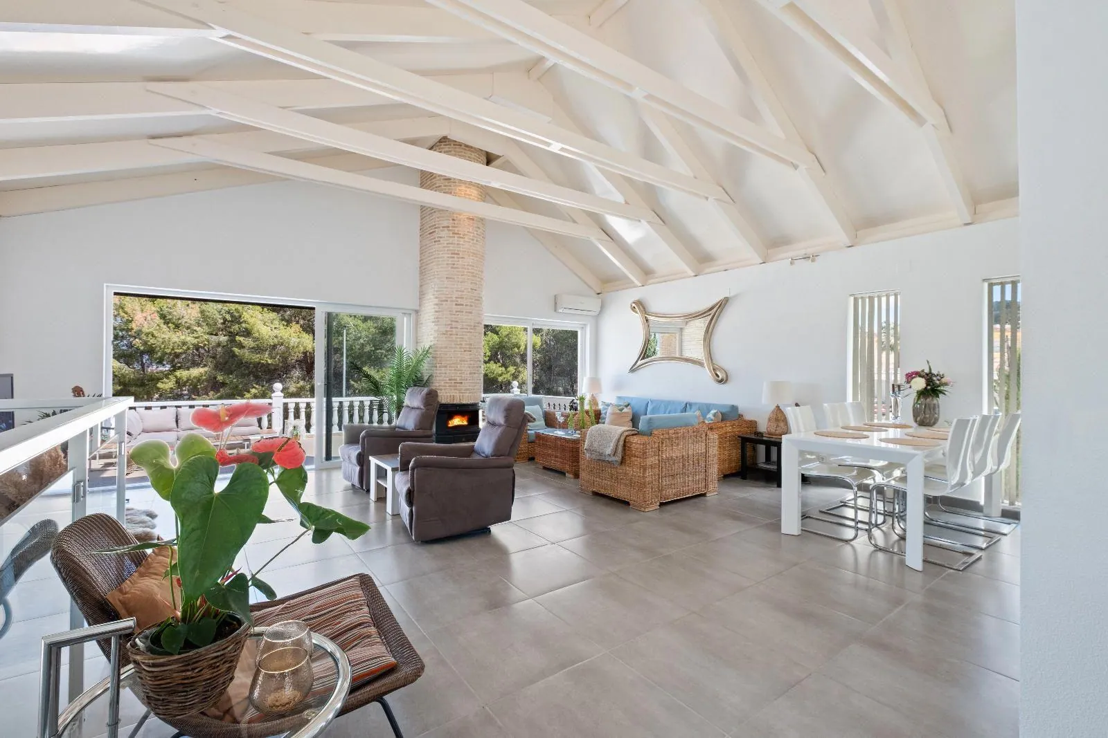 Exclusive Independent Villa with Panoramic Views, Private Pool and Outdoor Kitchen in Albir