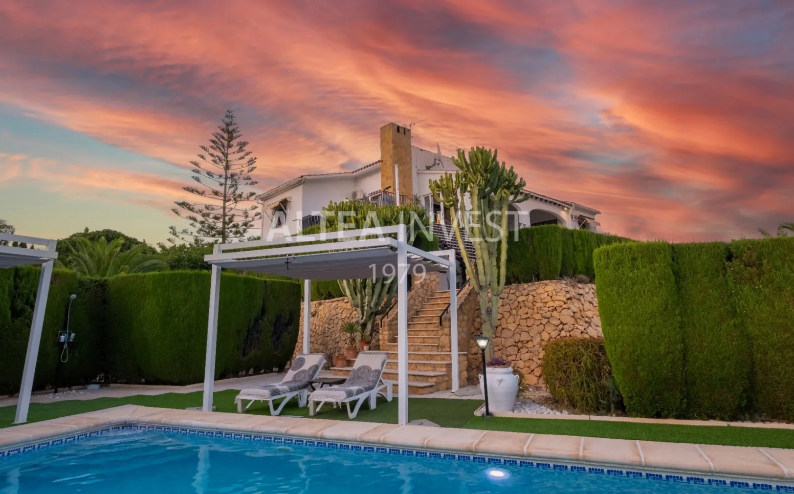 Exclusive Mediterranean-Style Chalet in El Planet