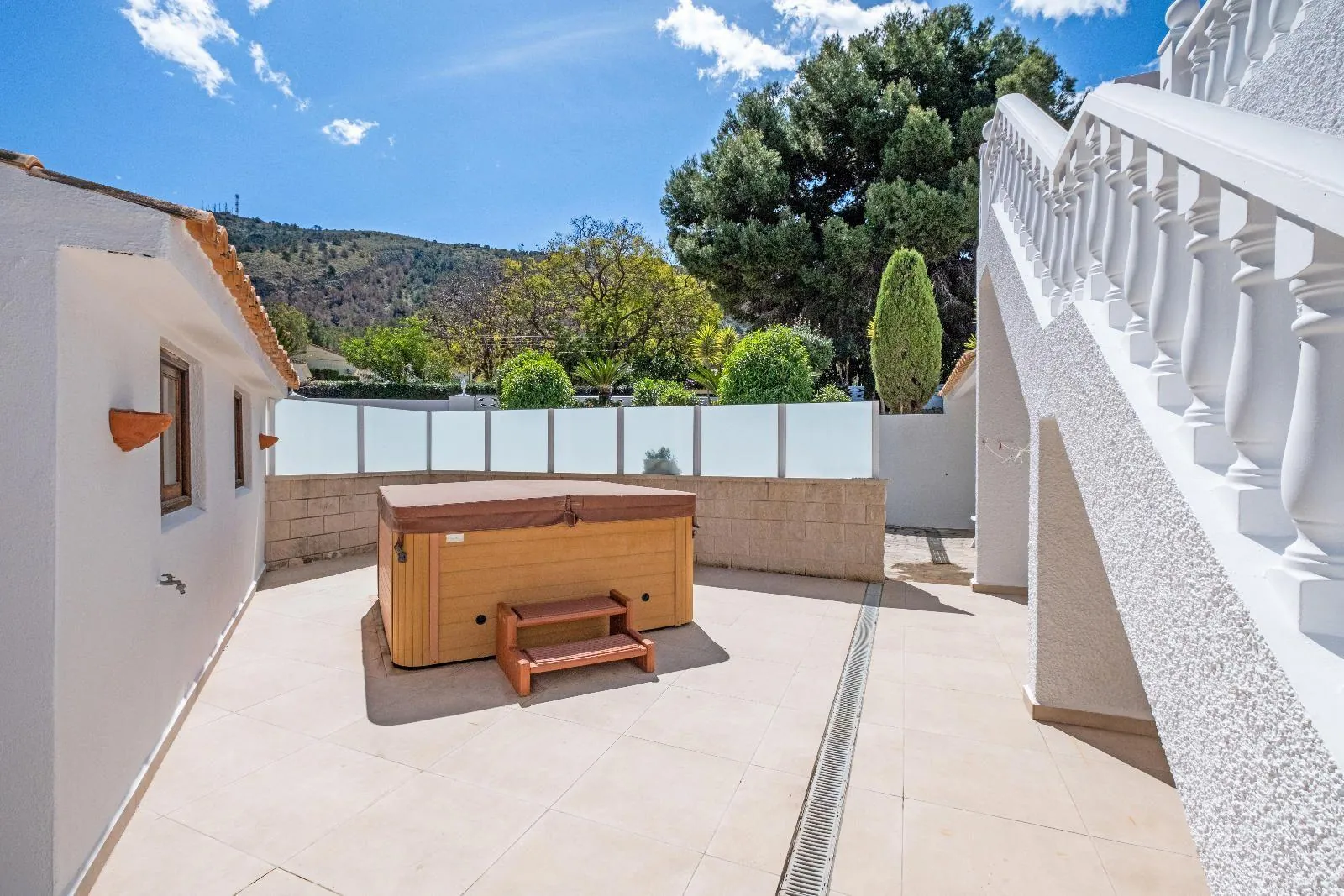 Exclusive Independent Villa with Panoramic Views, Private Pool and Outdoor Kitchen in Albir