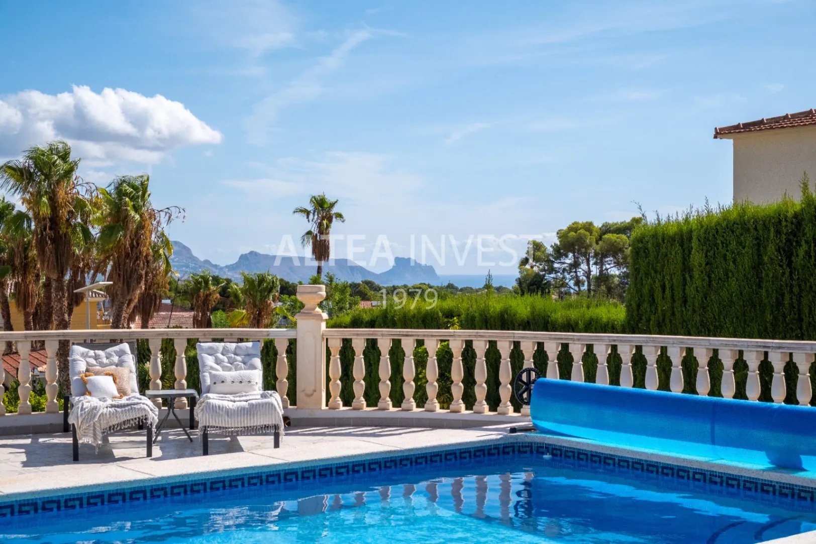 Spectacular villa completely renovated with stunning views of the Mediterranean Sea.
