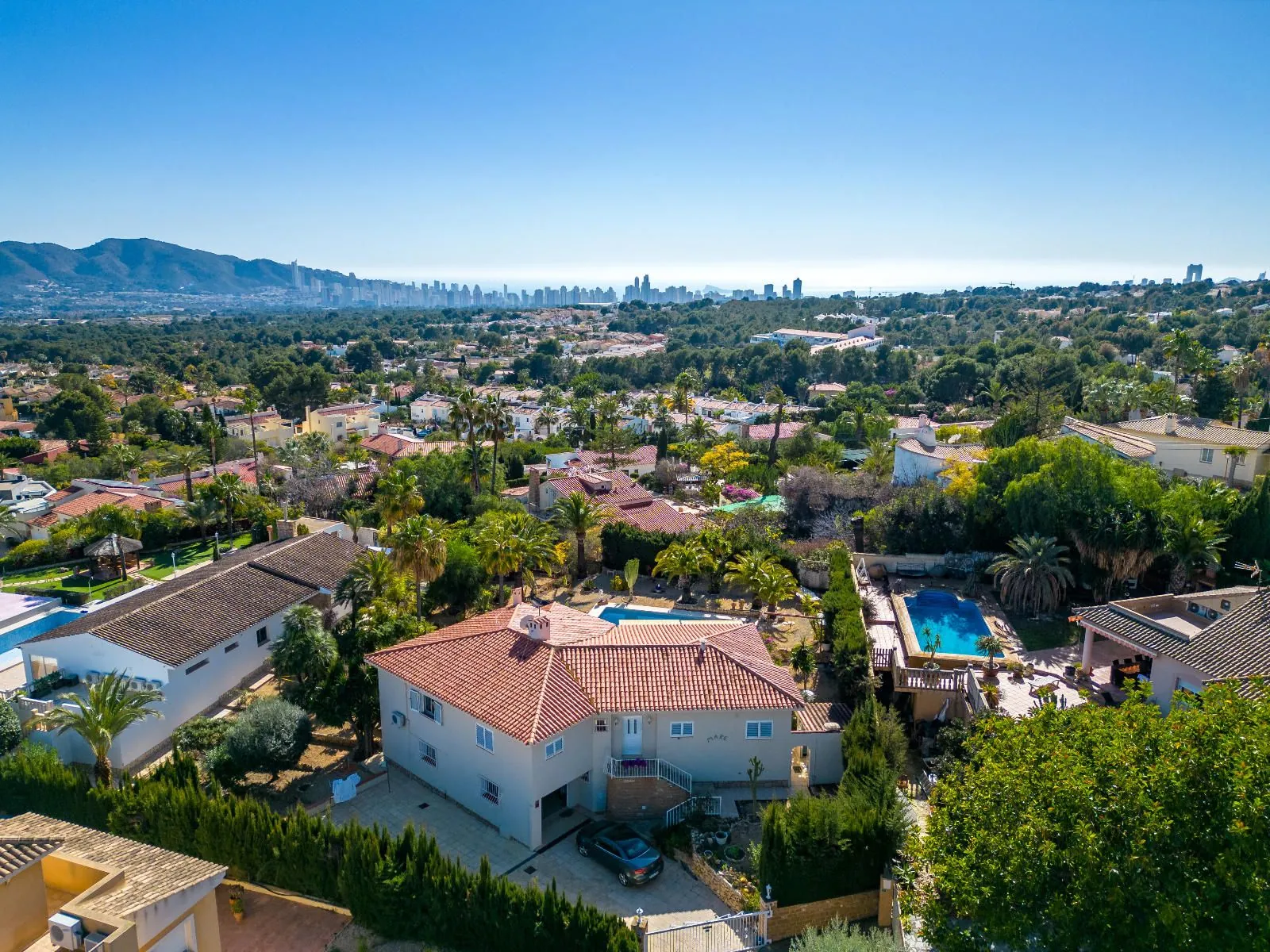 Elegant Mediterranean Villa with Guest House in La Nucia