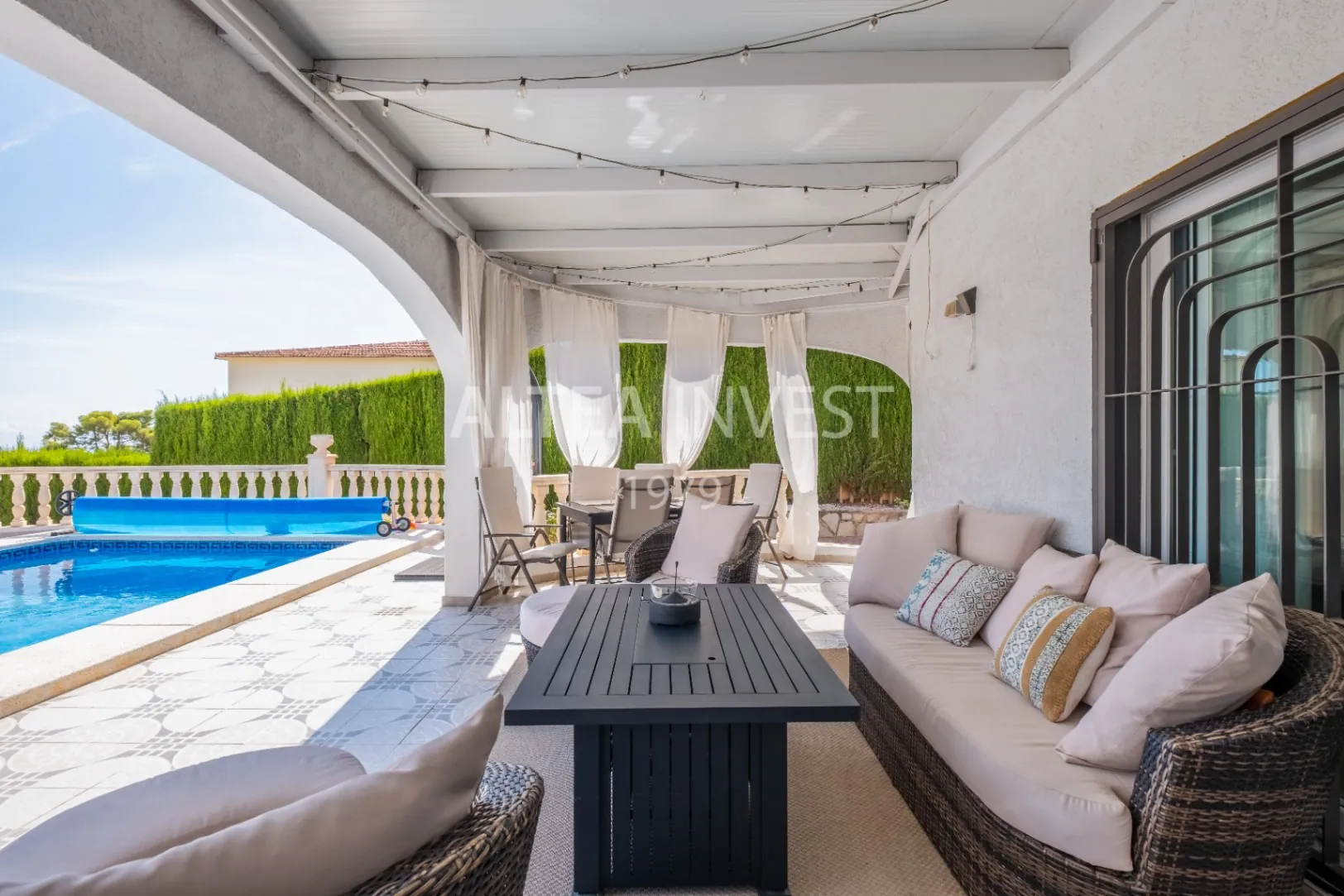 Spectacular villa completely renovated with stunning views of the Mediterranean Sea.