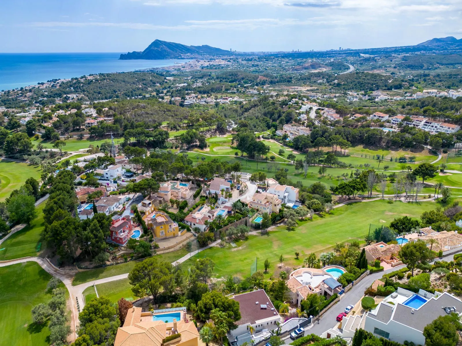 1345 - Altea La Vella, luxury by the golf: modern villa with infinity pool and premium finishes