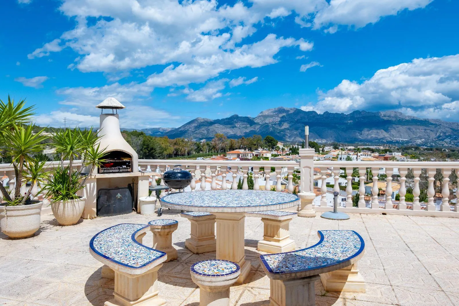 Completely renovated villa in Alfaz del Pi: sea and mountain views