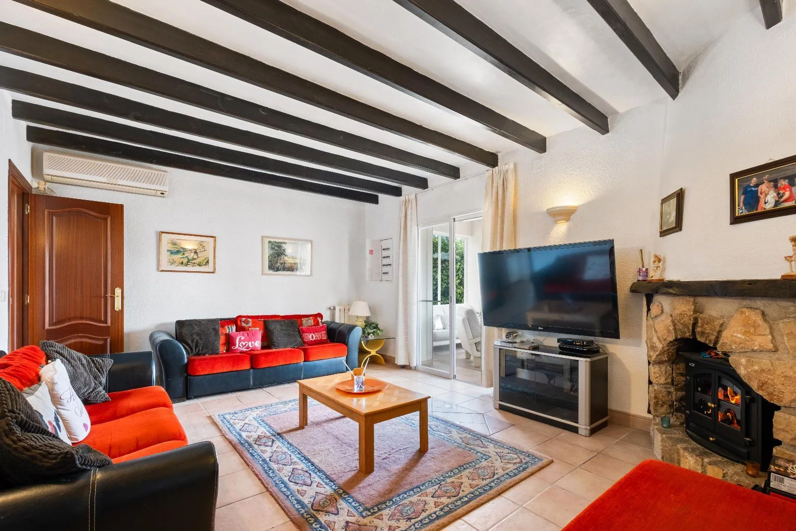 Single-storey villa in Alfaz del Pi: spaciousness, privacy, and heated pool