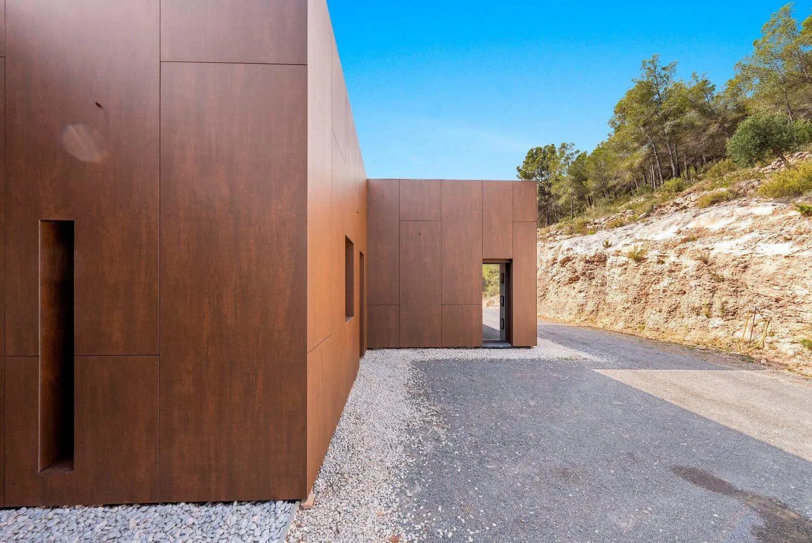 Exceptional villa in a unique setting with open views to the Mediterranean Sea and the bay of Altea.