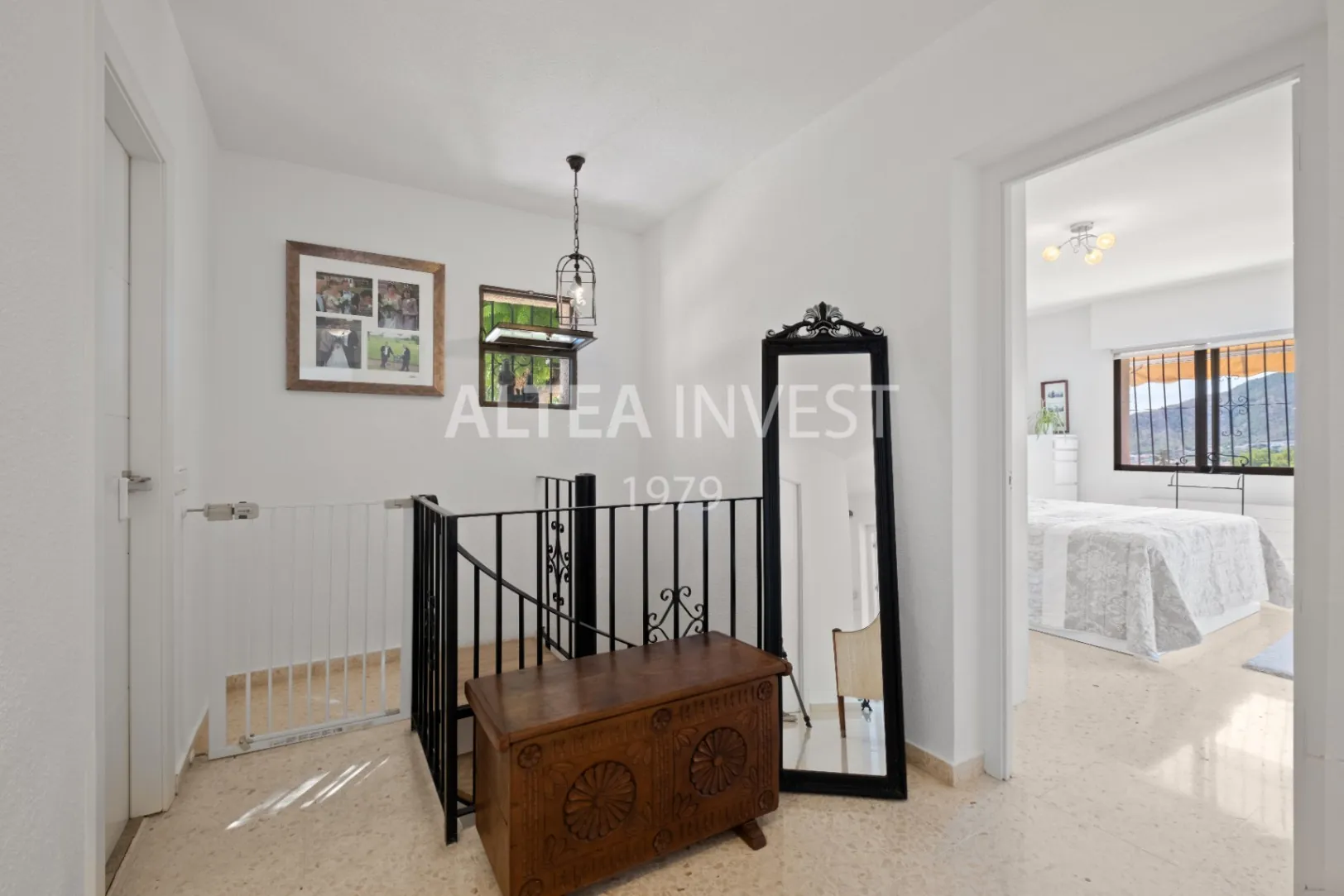 Exclusive Mediterranean-Style Chalet in El Planet
