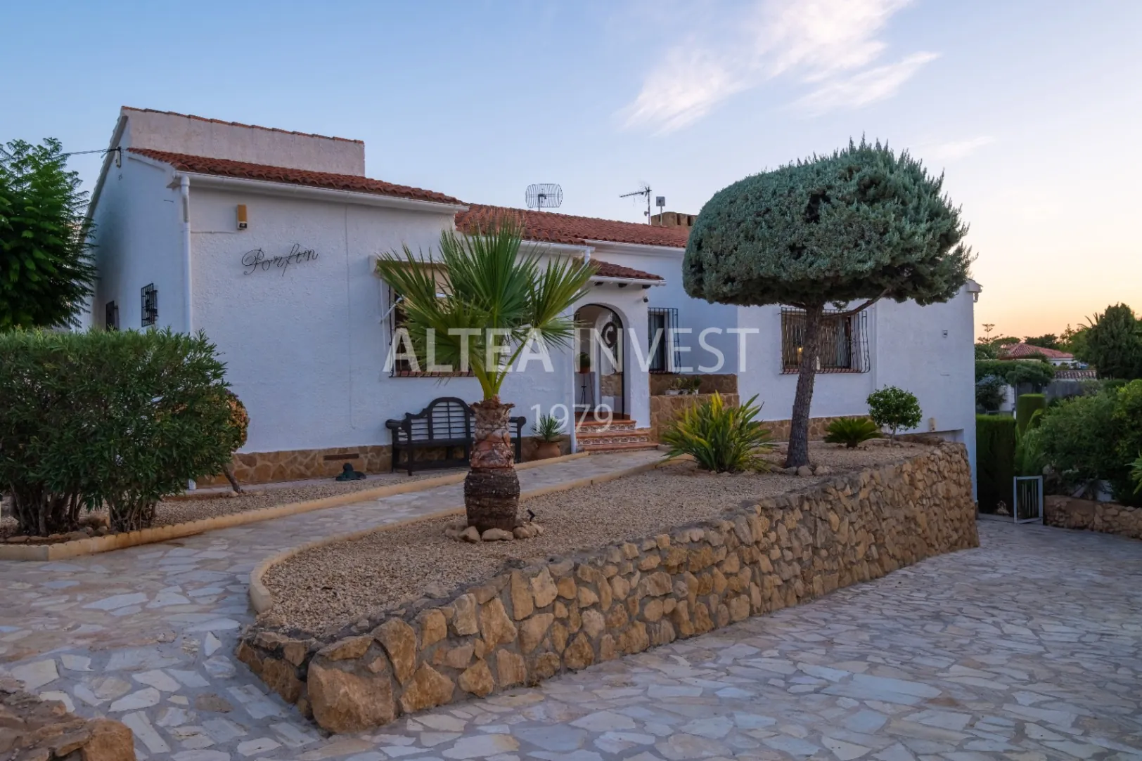 Exclusive Mediterranean-Style Chalet in El Planet
