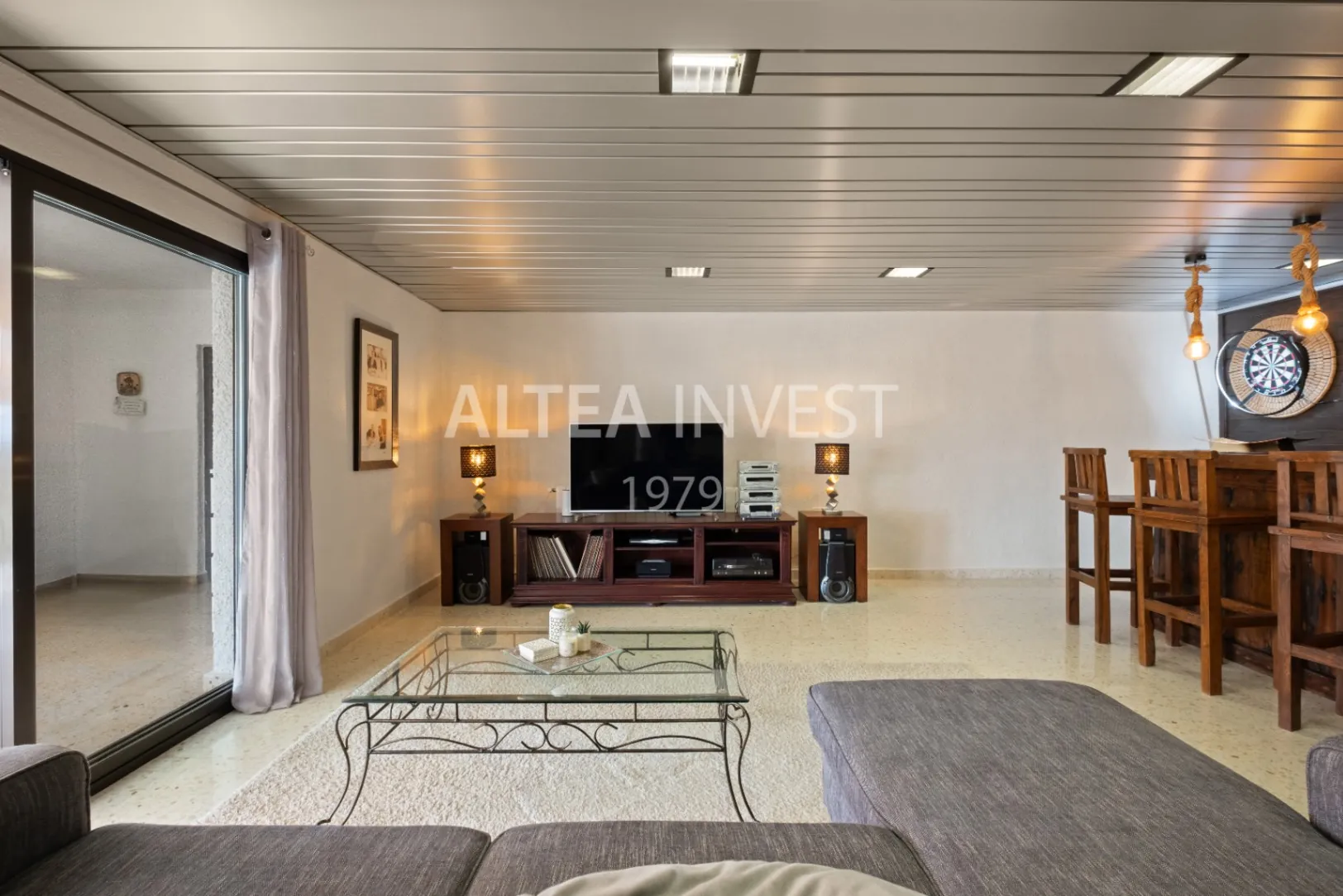 Exclusive Mediterranean-Style Chalet in El Planet
