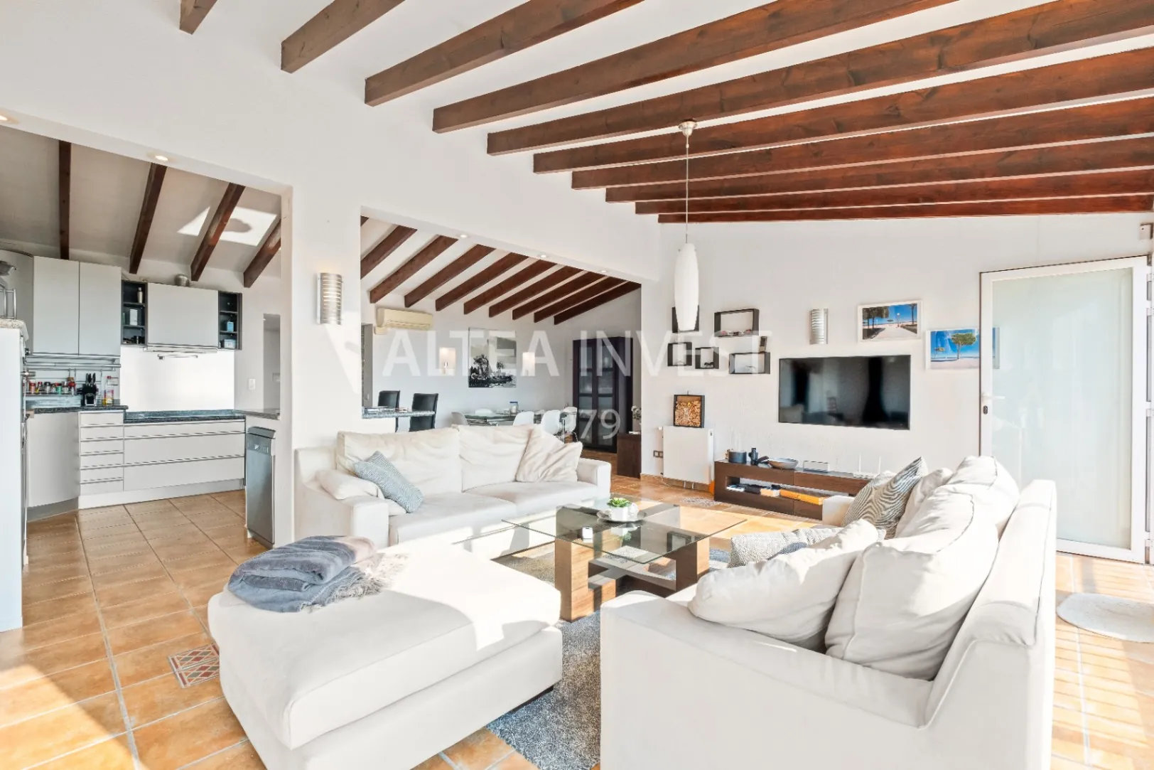Charming Mediterranean Villa with Sea Views and Space to Enjoy