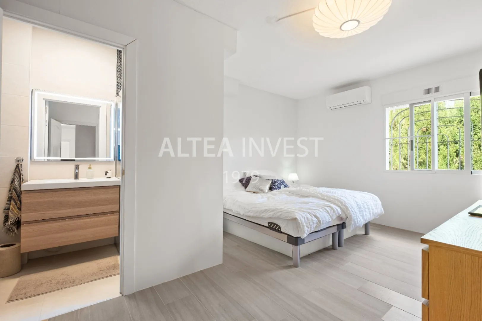 Spectacular villa completely renovated with stunning views of the Mediterranean Sea.