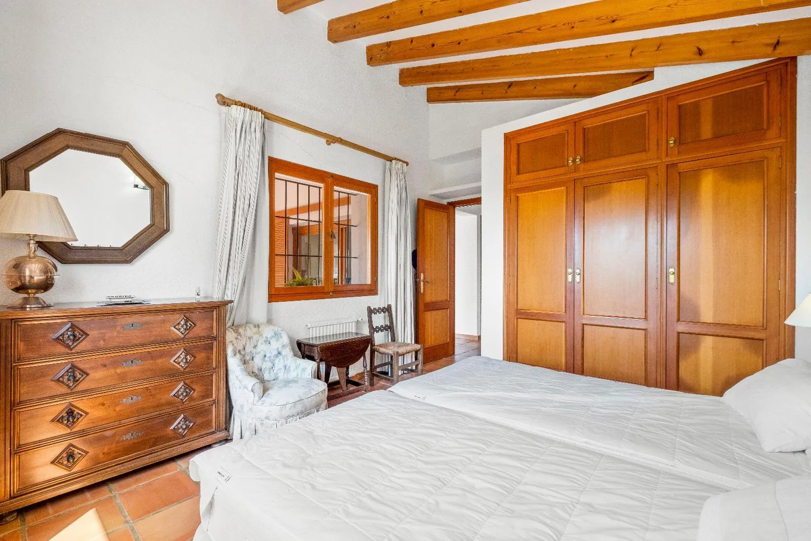 Elegant Mediterranean situated on the island of the golf course