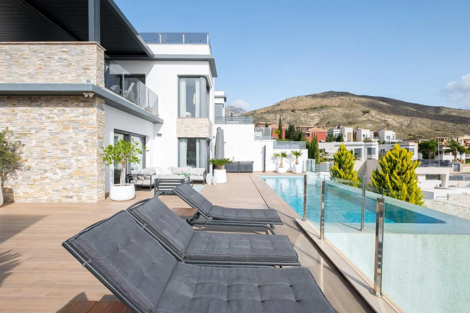 Modern villa with spectacular views over Benidorm