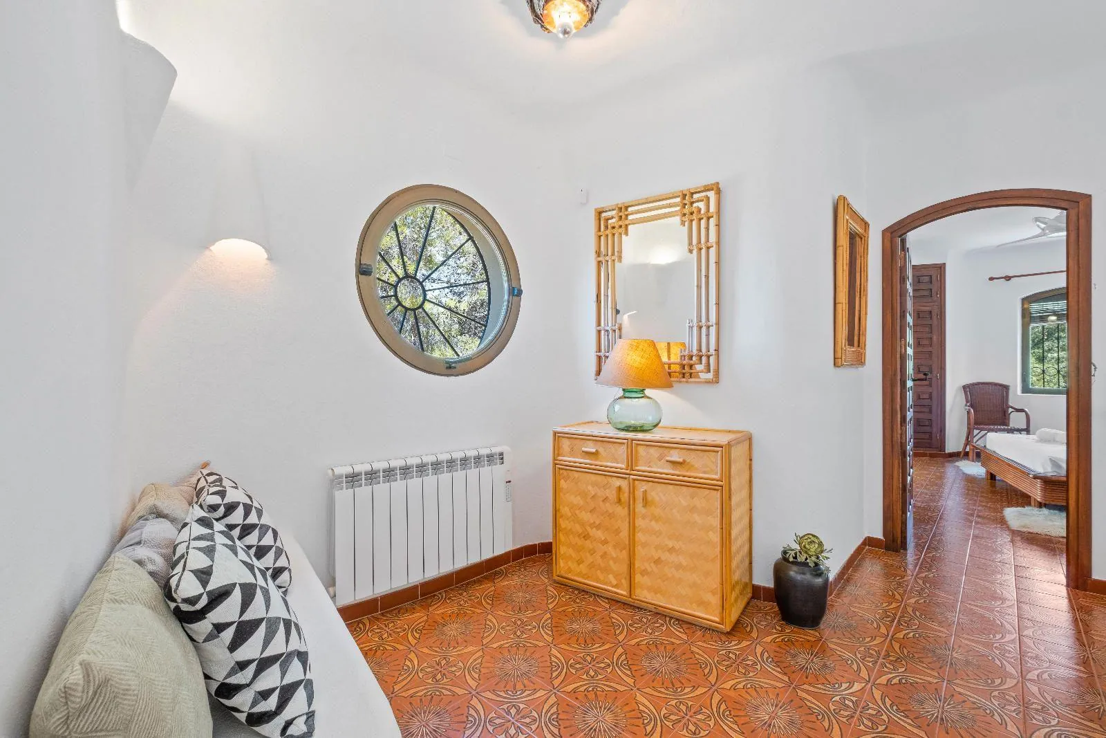 Cosy Mediterranean style villa with open views over the bay of Altea.