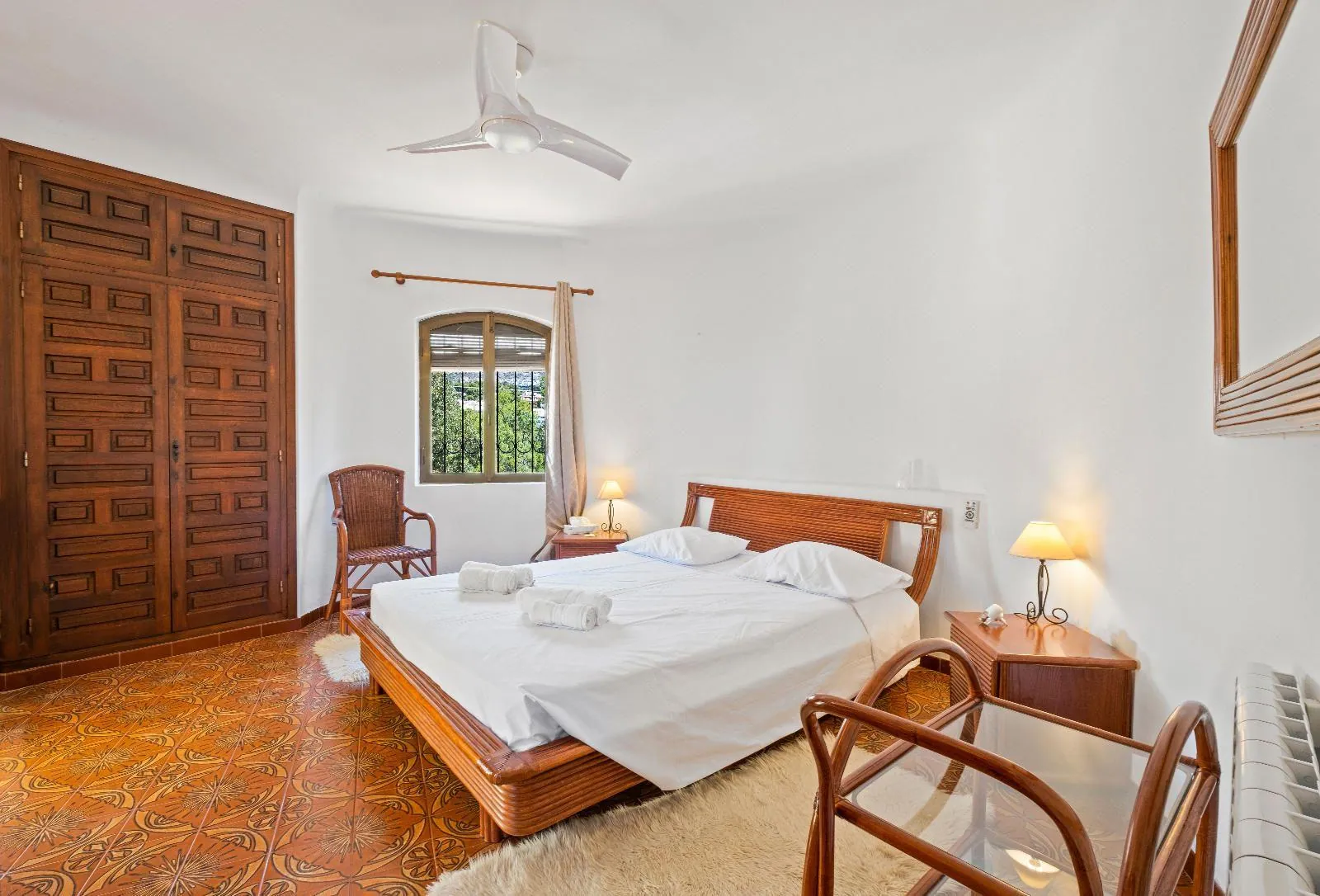 Cosy Mediterranean style villa with open views over the bay of Altea.