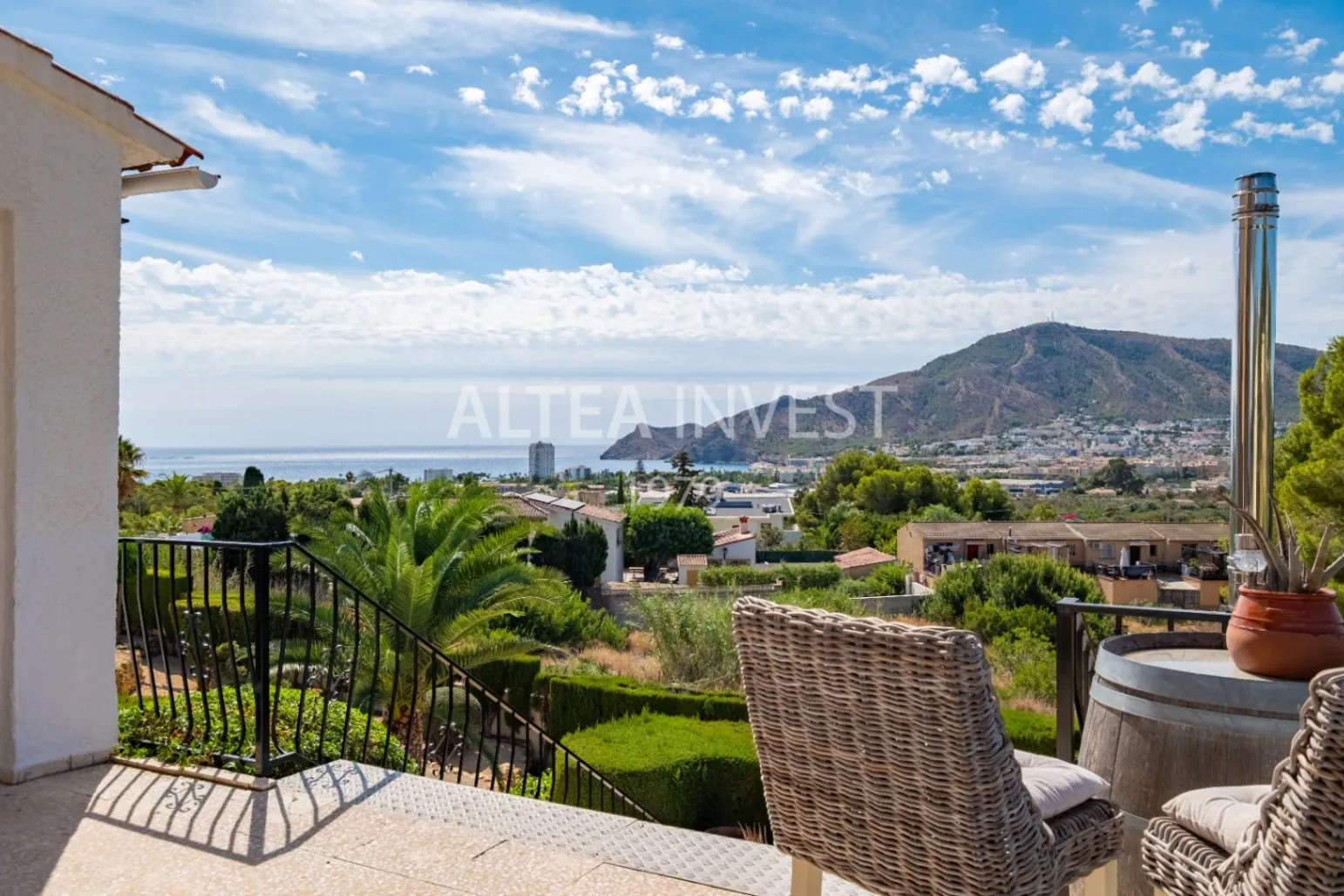 Exclusive Mediterranean-Style Chalet in El Planet