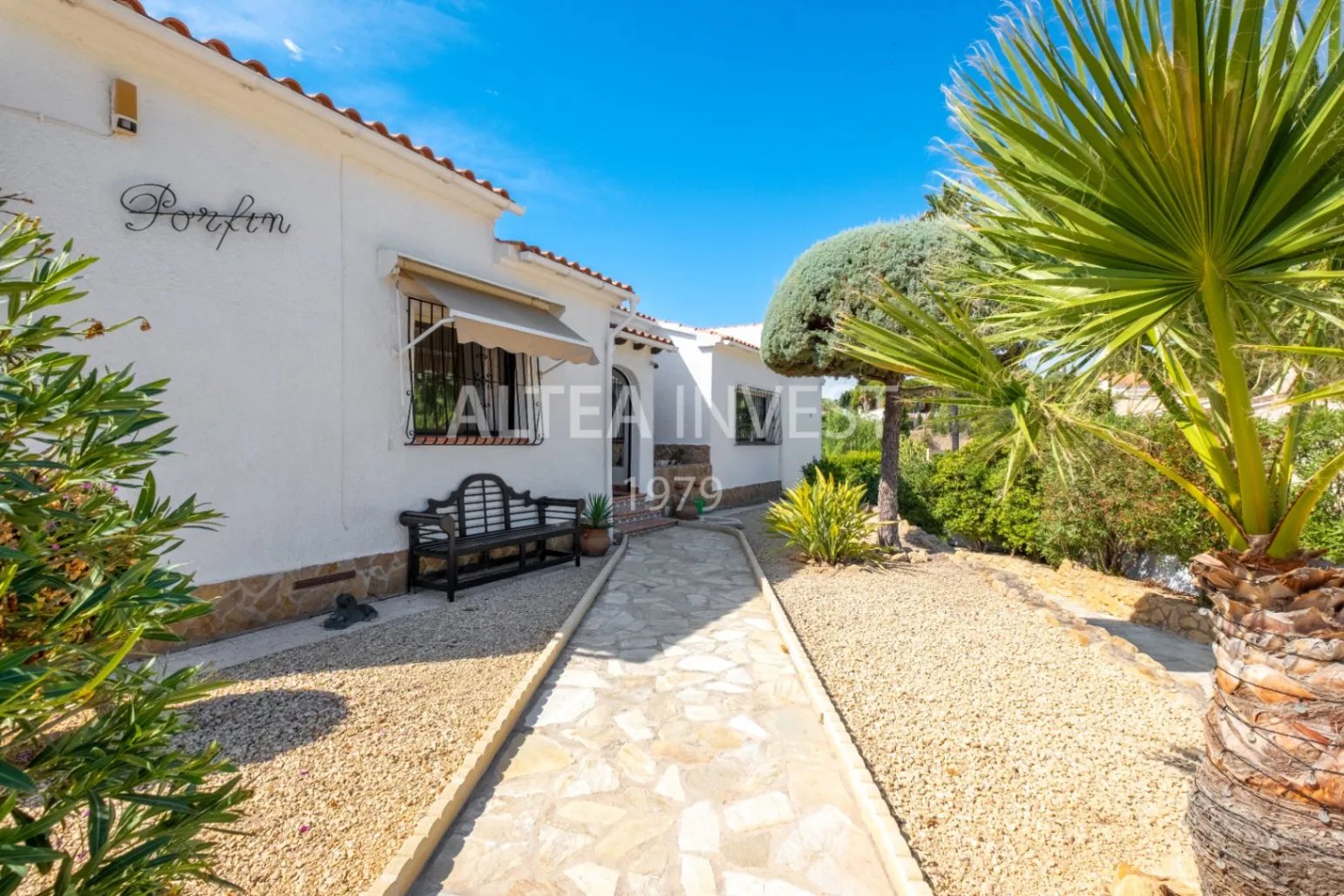 Exclusive Mediterranean-Style Chalet in El Planet