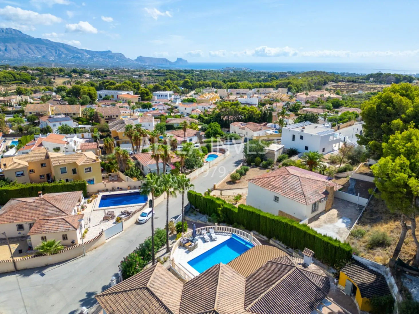 Spectacular villa completely renovated with stunning views of the Mediterranean Sea.