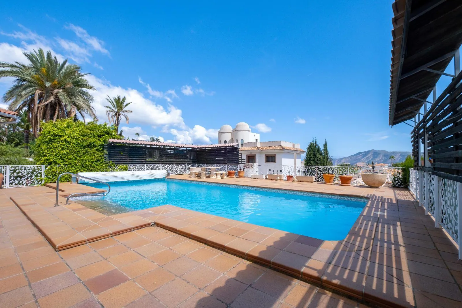 Single-storey villa in Alfaz del Pi: spaciousness, privacy, and heated pool