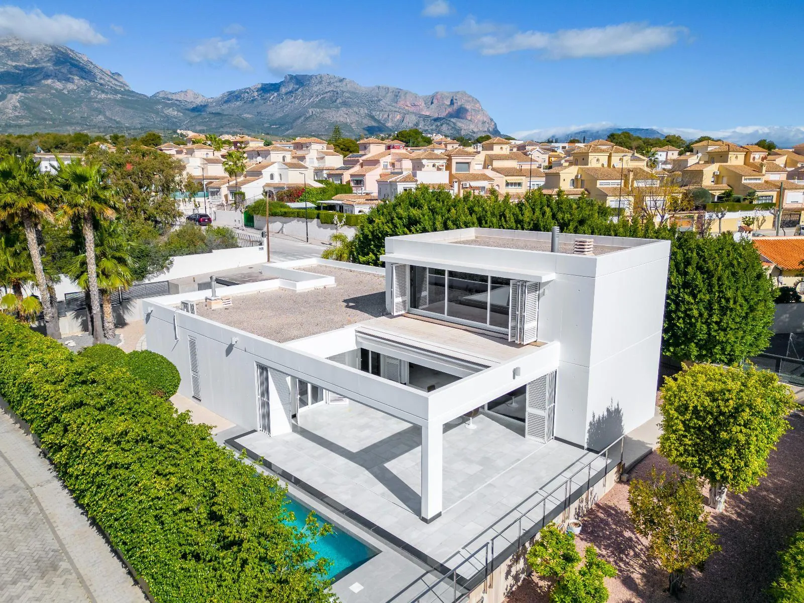 Exclusive Detached Villa with Panoramic Views, Private Pool and Outdoor Kitchen in Albir