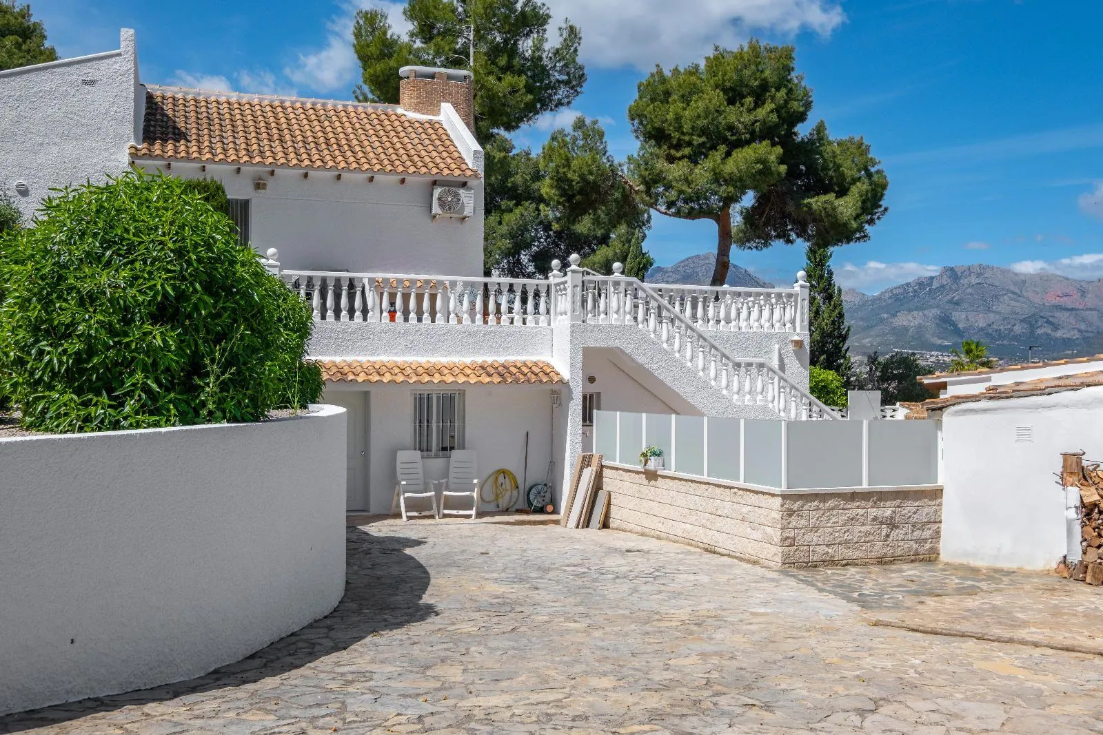 Exclusive Independent Villa with Panoramic Views, Private Pool and Outdoor Kitchen in Albir