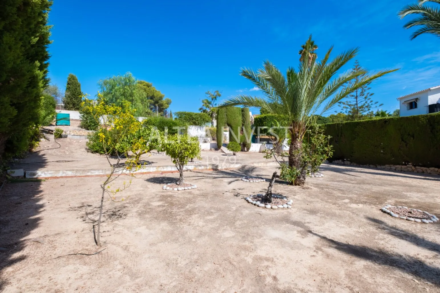 Exclusive Mediterranean-Style Chalet in El Planet