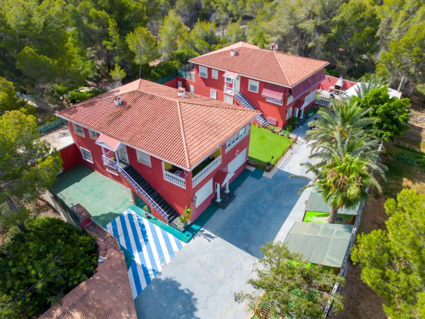 Two Villas – Nature, Privacy, and Versatility in a Unique Setting Next to Sierra Helada