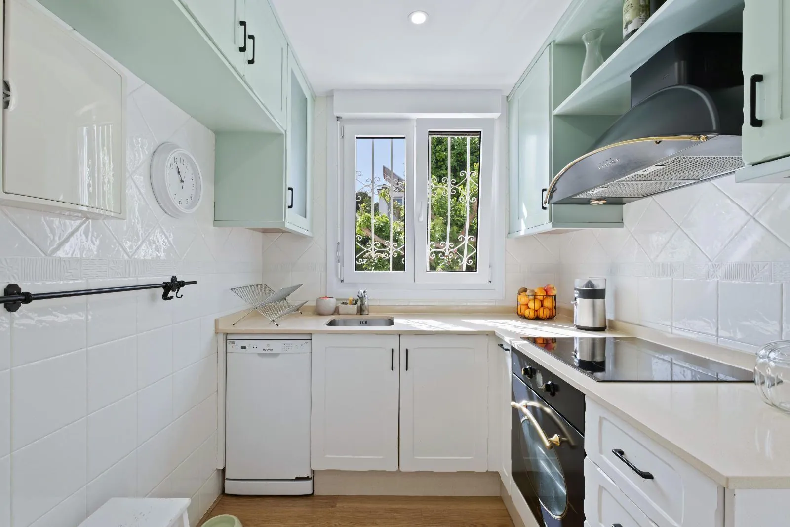 Modern and cozy villa in Alfaz del Pi: comfort, style, and serenity in one place