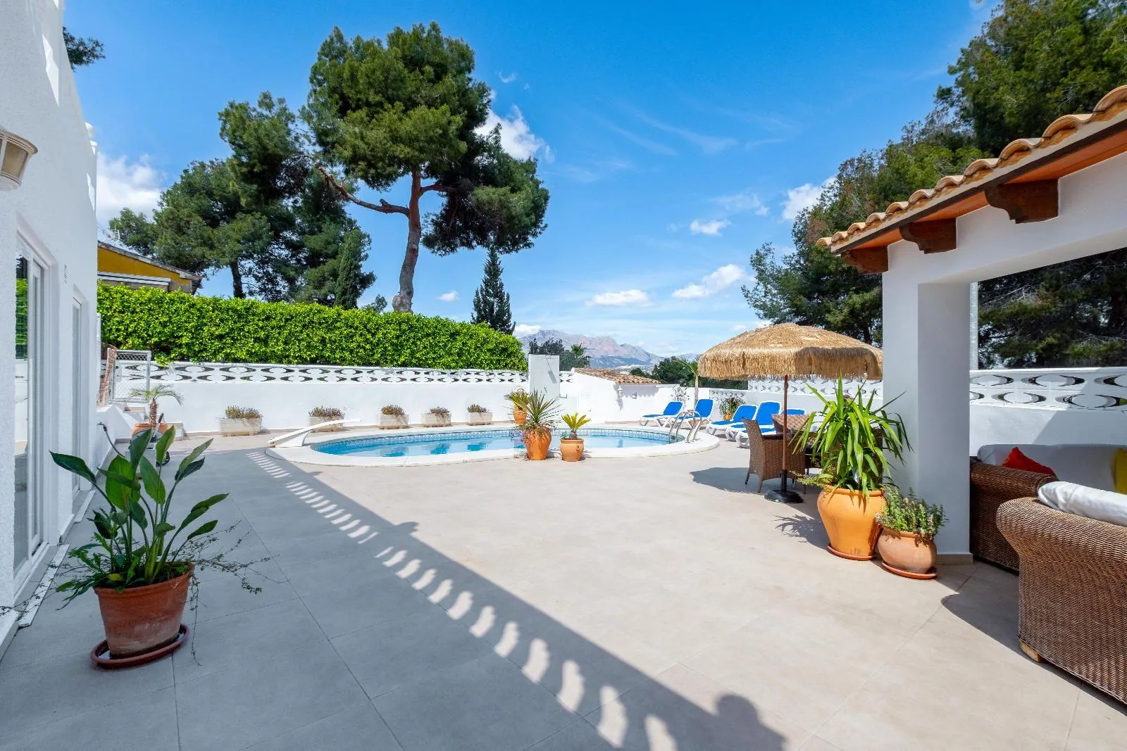Exclusive Independent Villa with Panoramic Views, Private Pool and Outdoor Kitchen in Albir