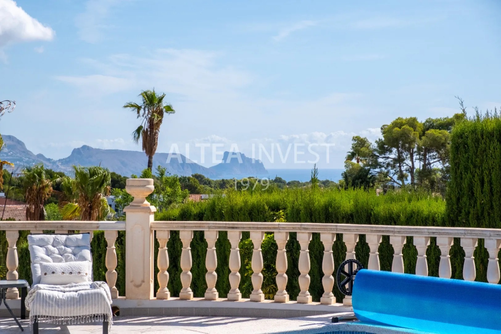 Spectacular villa completely renovated with stunning views of the Mediterranean Sea.