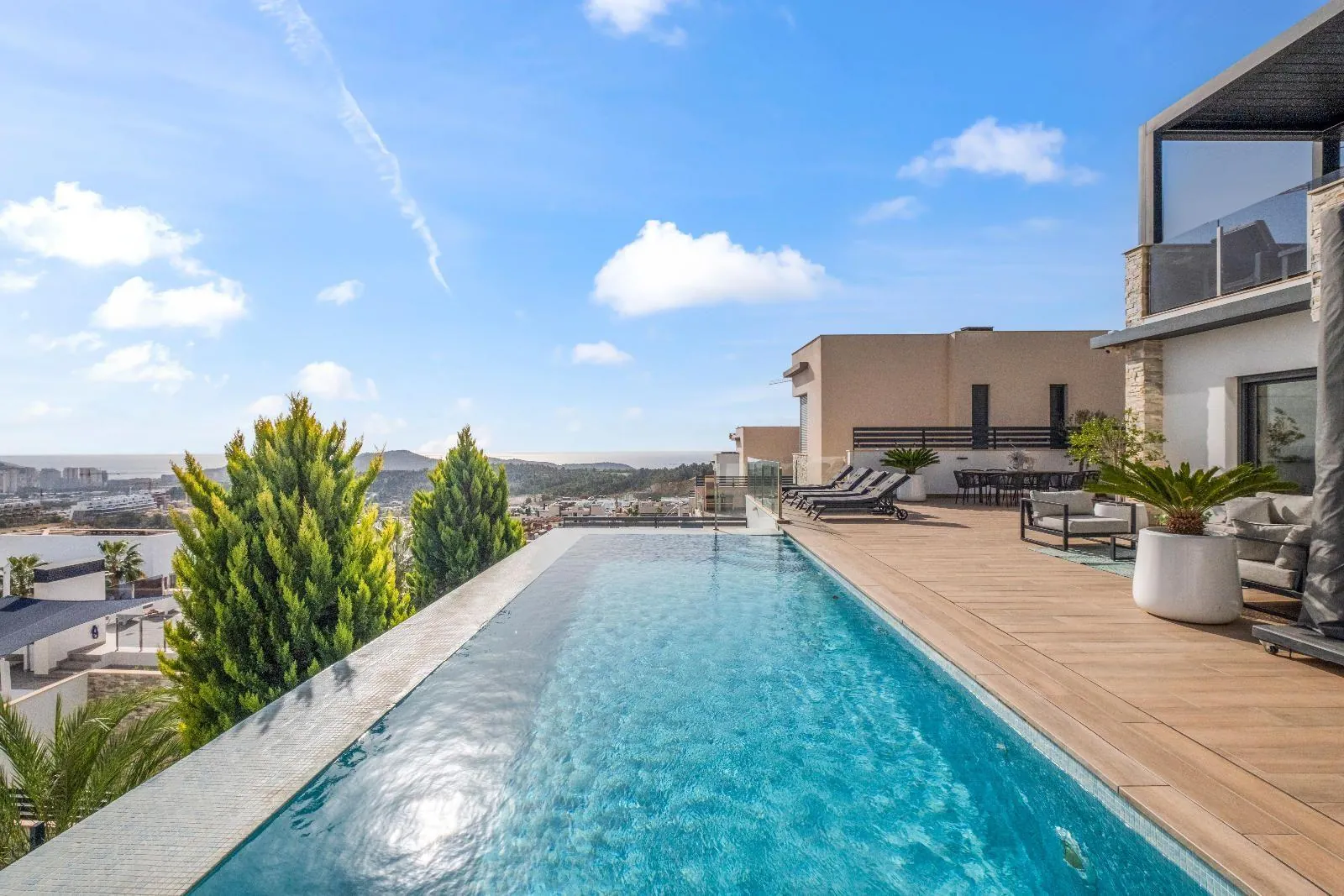 Modern villa with spectacular views over Benidorm