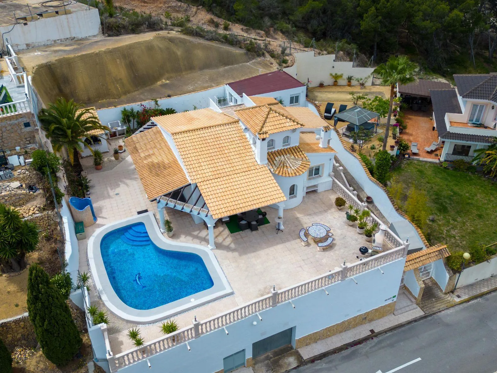 Completely renovated villa in Alfaz del Pi: sea and mountain views