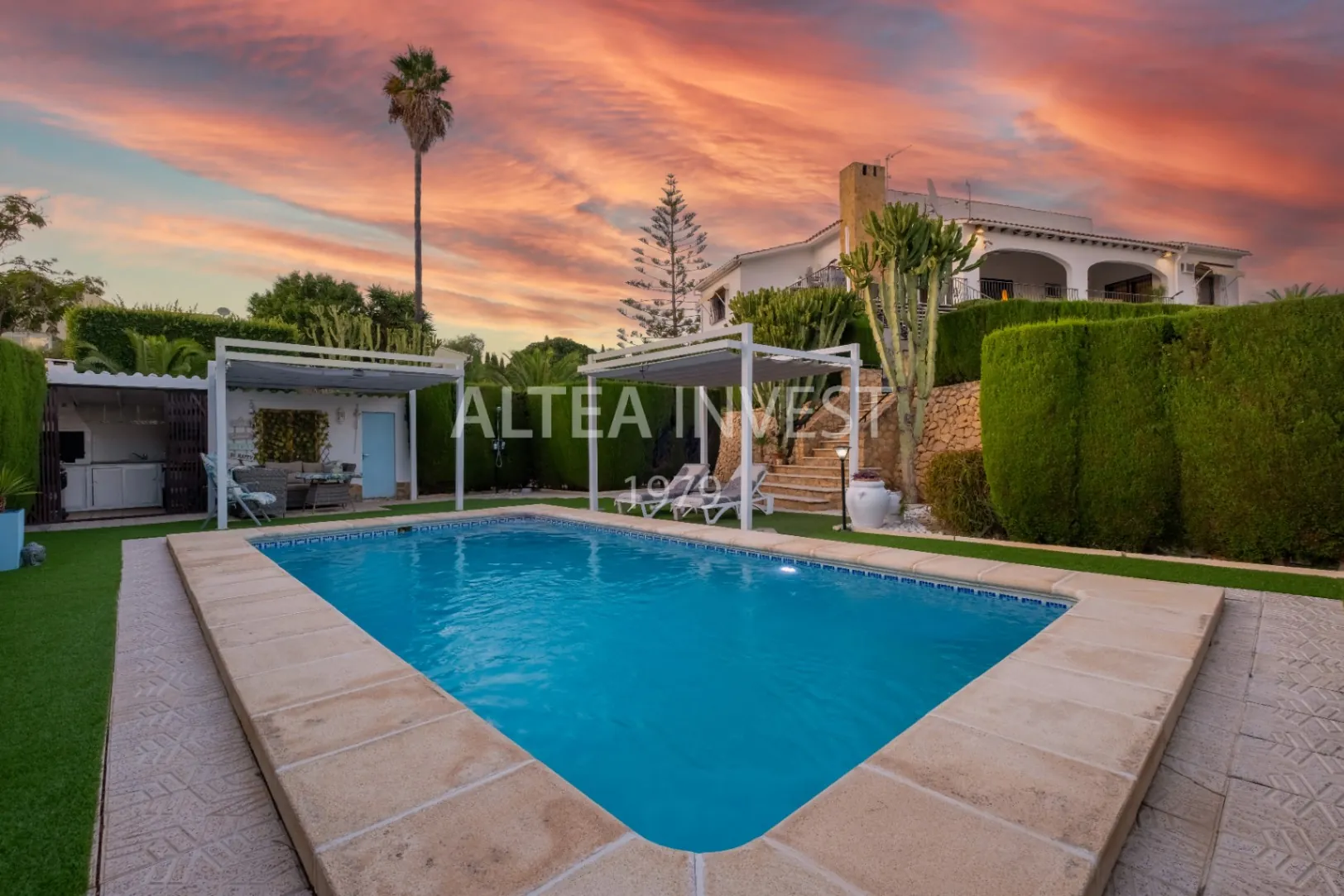 Exclusive Mediterranean-Style Chalet in El Planet