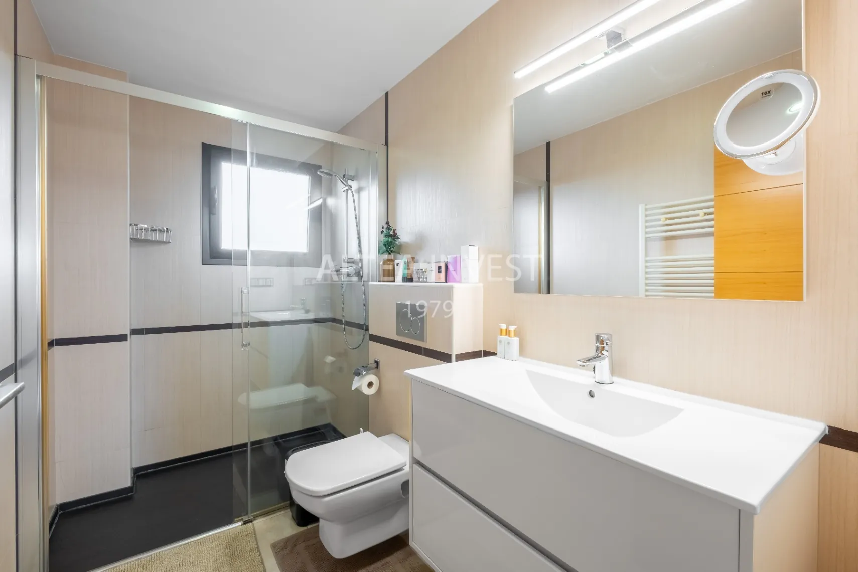 Penthouse with a large private terrace in Albir: comfort, light, and panoramic views.
