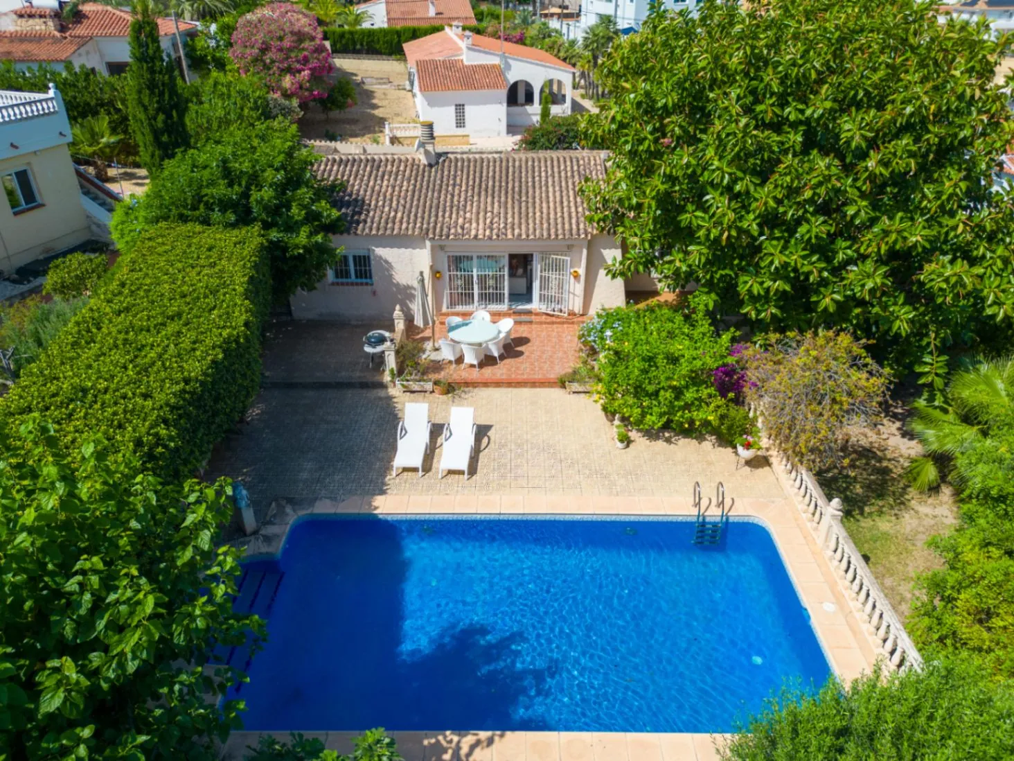 Where Tranquility Flourishes: House with Charming Garden and Pool in Albir
