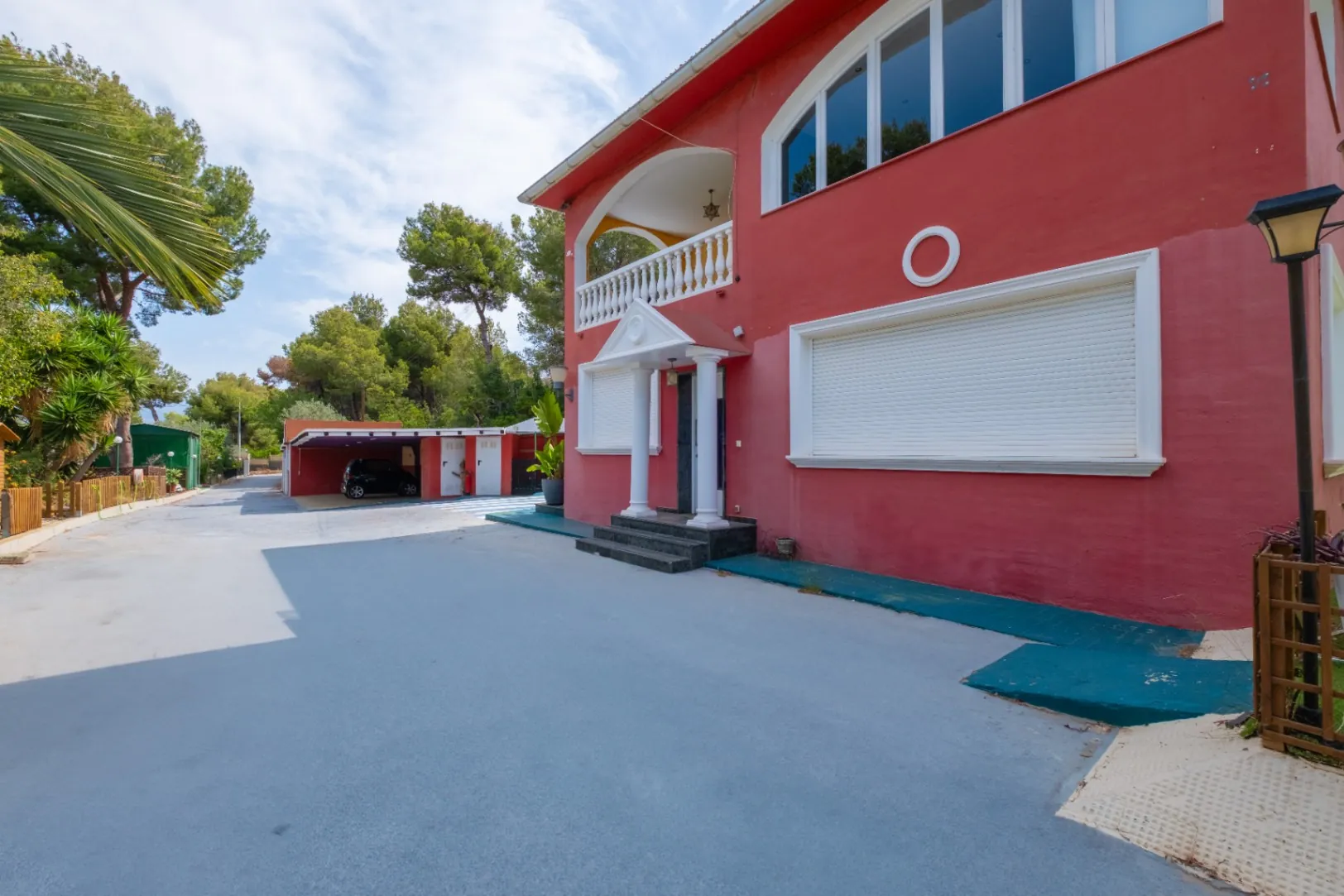 Two Villas – Nature, Privacy, and Versatility in a Unique Setting Next to Sierra Helada