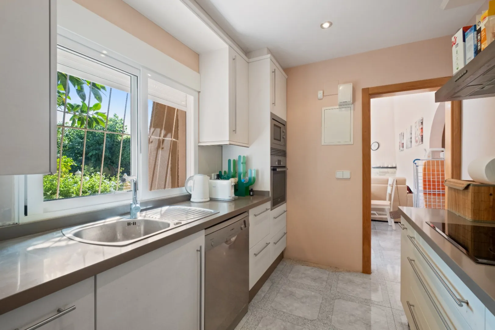 Where Tranquility Flourishes: House with Charming Garden and Pool in Albir