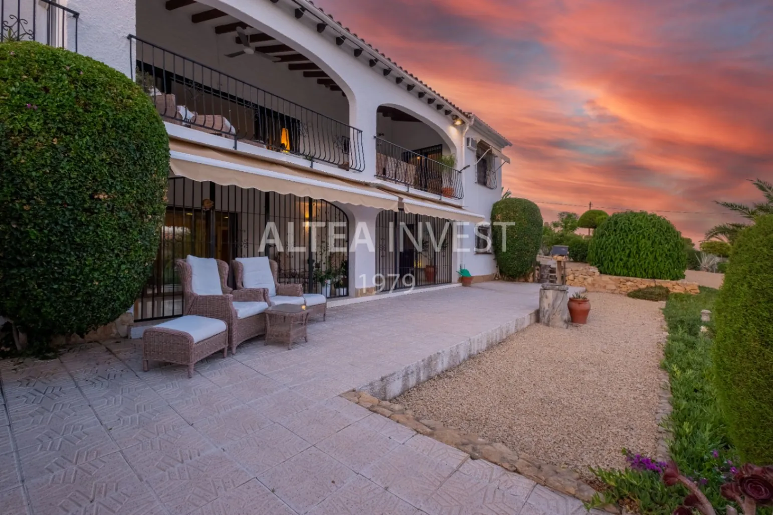 Exclusive Mediterranean-Style Chalet in El Planet