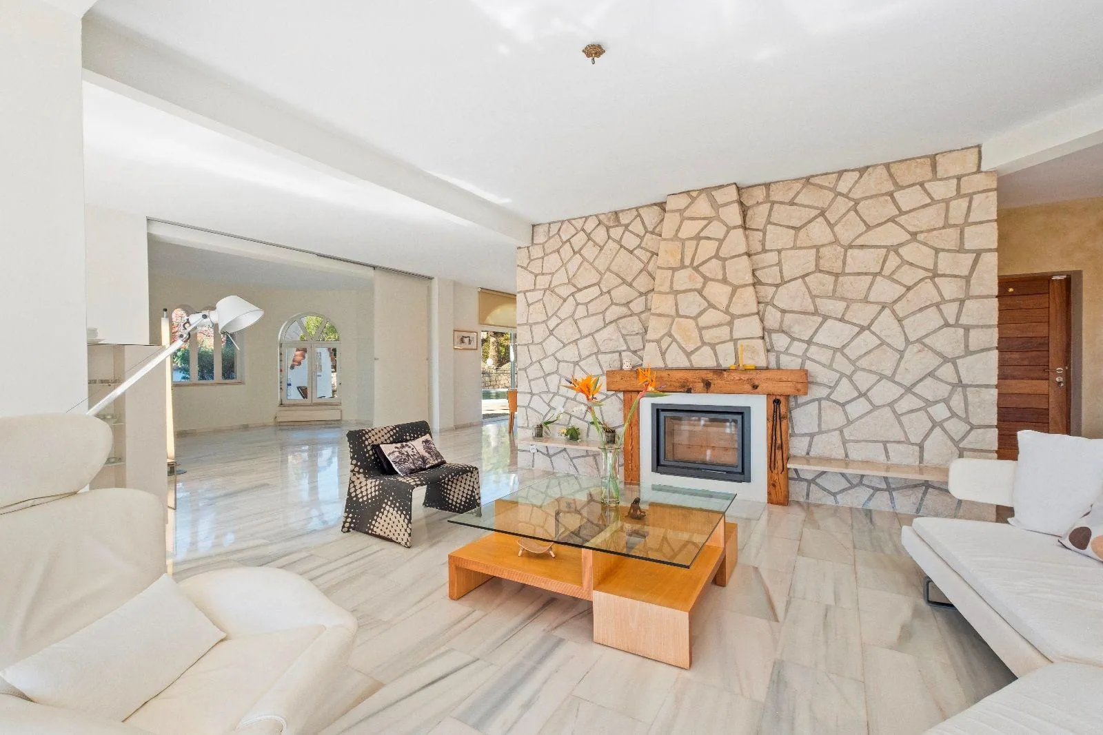 Luxurious and elegant villa with wonderful sea views