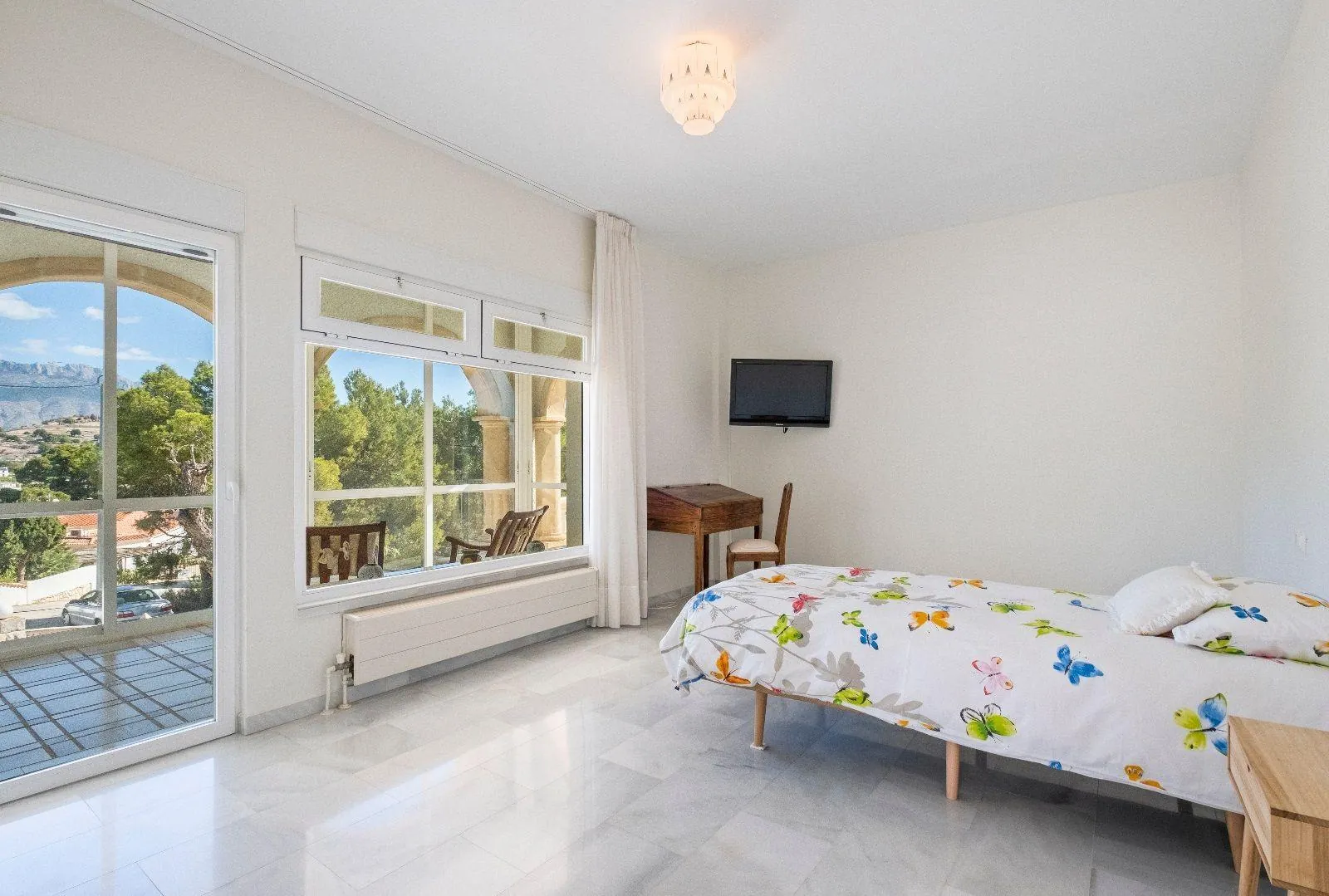 Luxurious and elegant villa with wonderful sea views