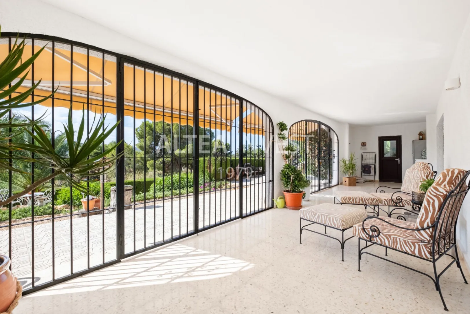Exclusive Mediterranean-Style Chalet in El Planet