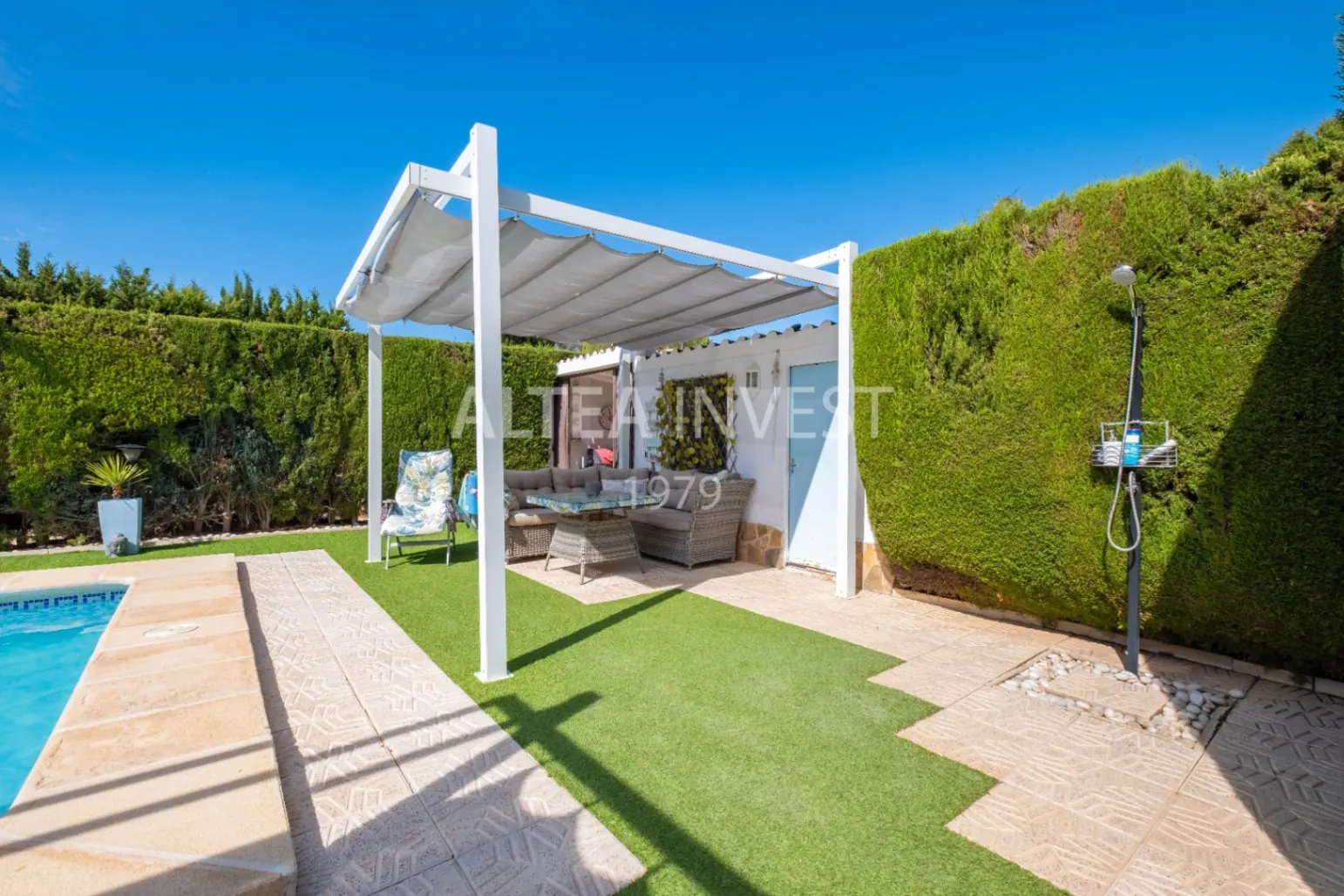 Exclusive Mediterranean-Style Chalet in El Planet