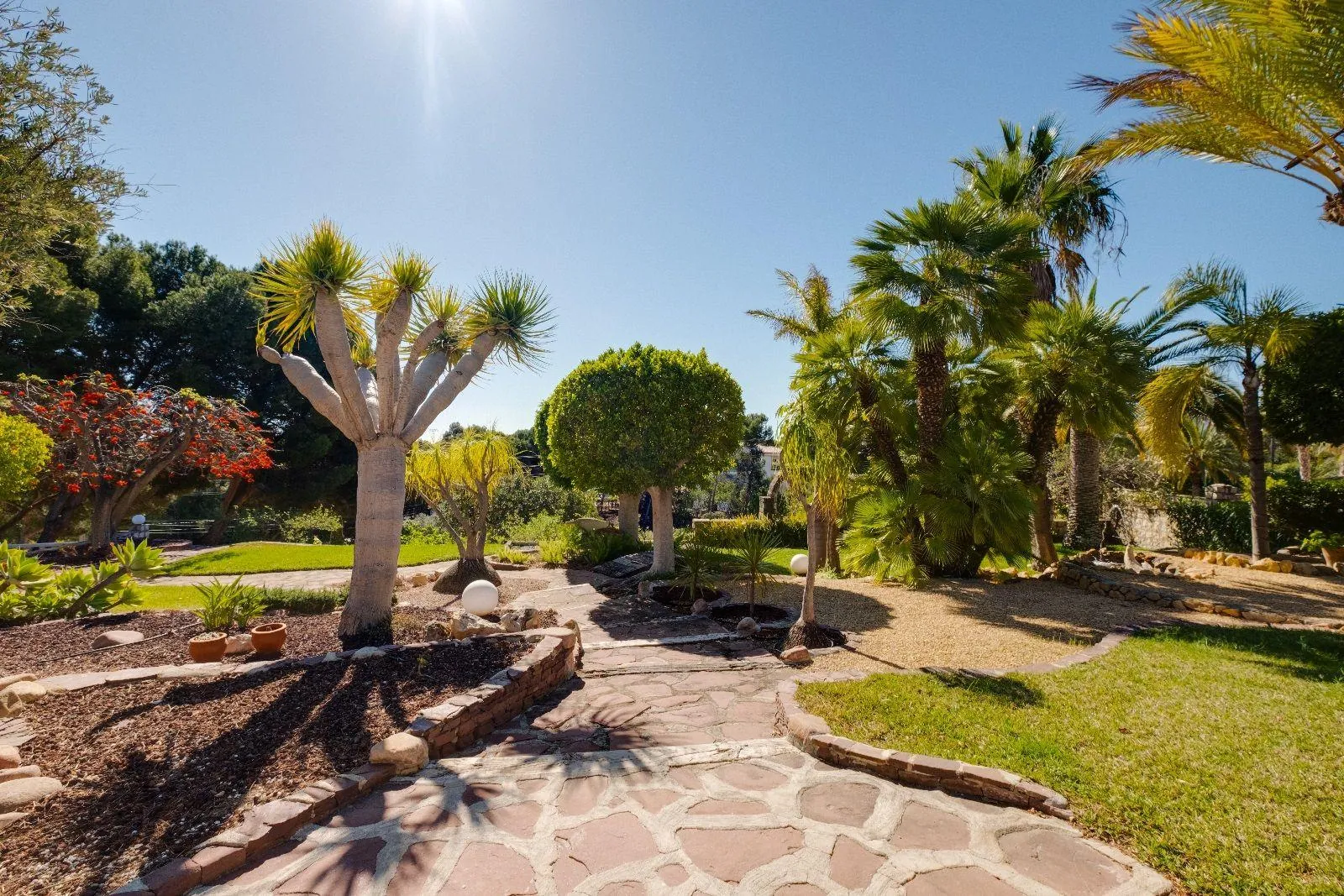 Luxurious and elegant villa with wonderful sea views